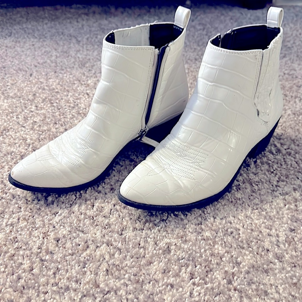 Sam Edelman white western ankle boot size 7